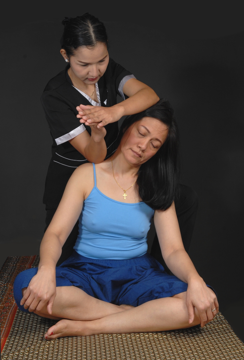 Muthita giving authentic thai massage to a customer